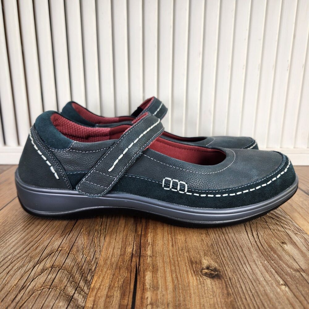 Comfort Mary Jane Flats in Black with Red Lining